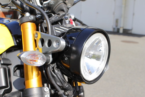 ヤマハ XSR900　アニバーサリー　ヘッドライト